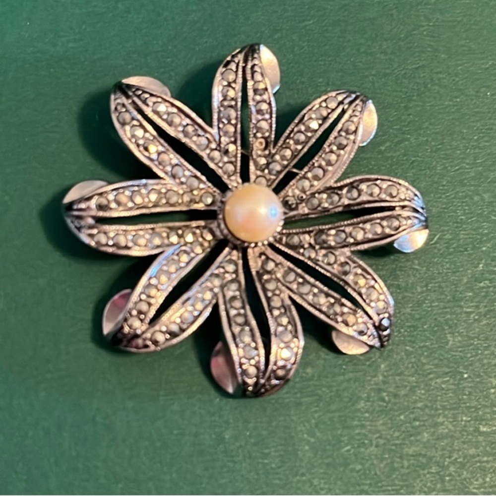 Vintage brooch flawless